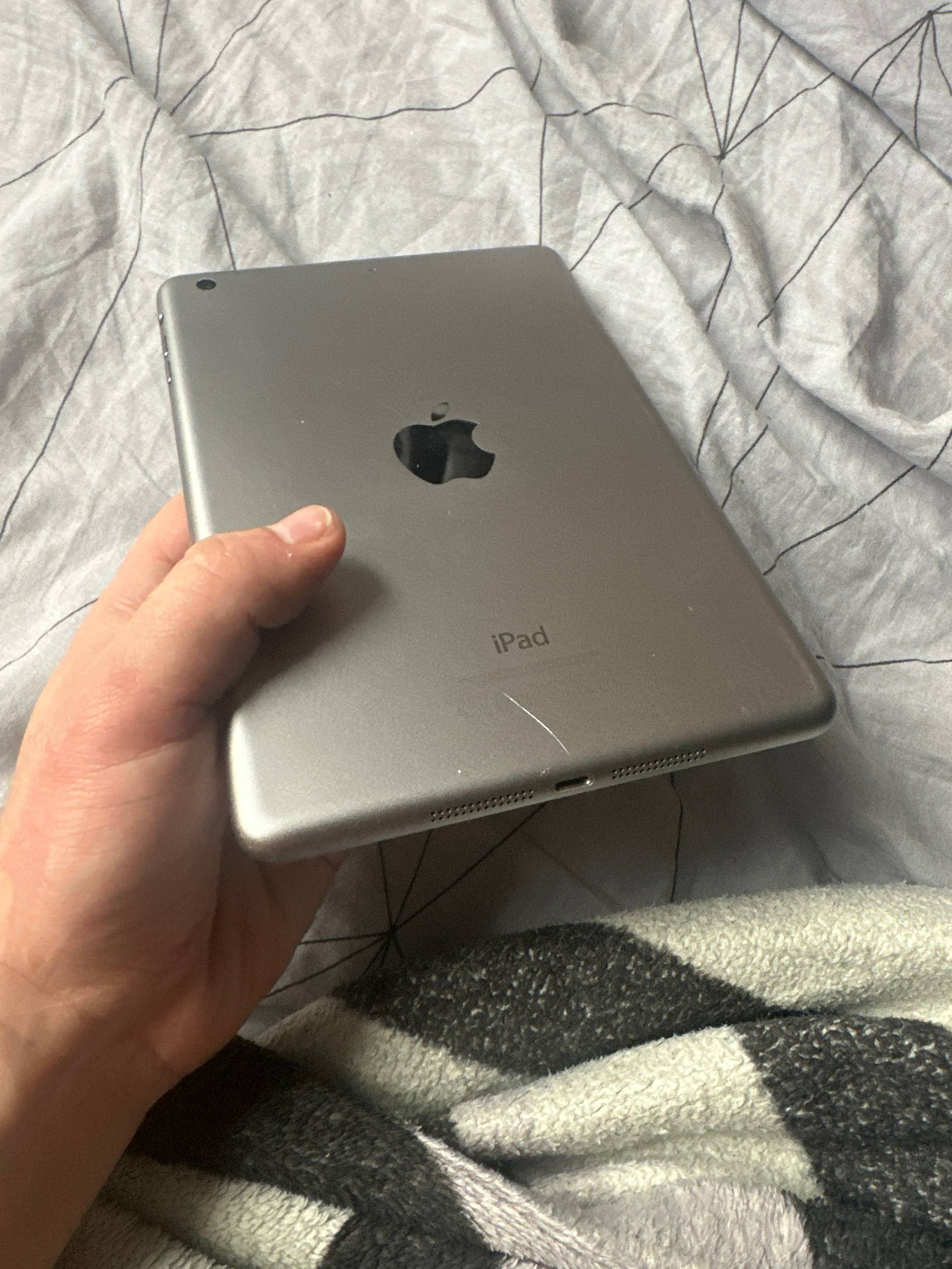 Айпад мини 3 с разбитым экраном - Электроника в Екатеринбург - фото 2