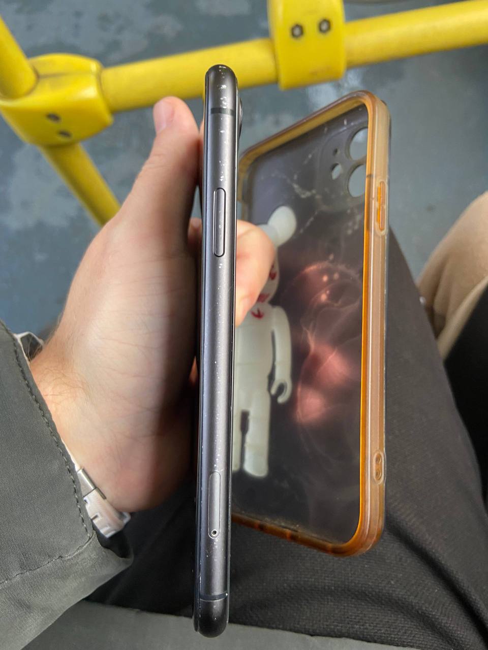 Восстановленный iPhone 11 128GB - Электроника в Новокузнецк