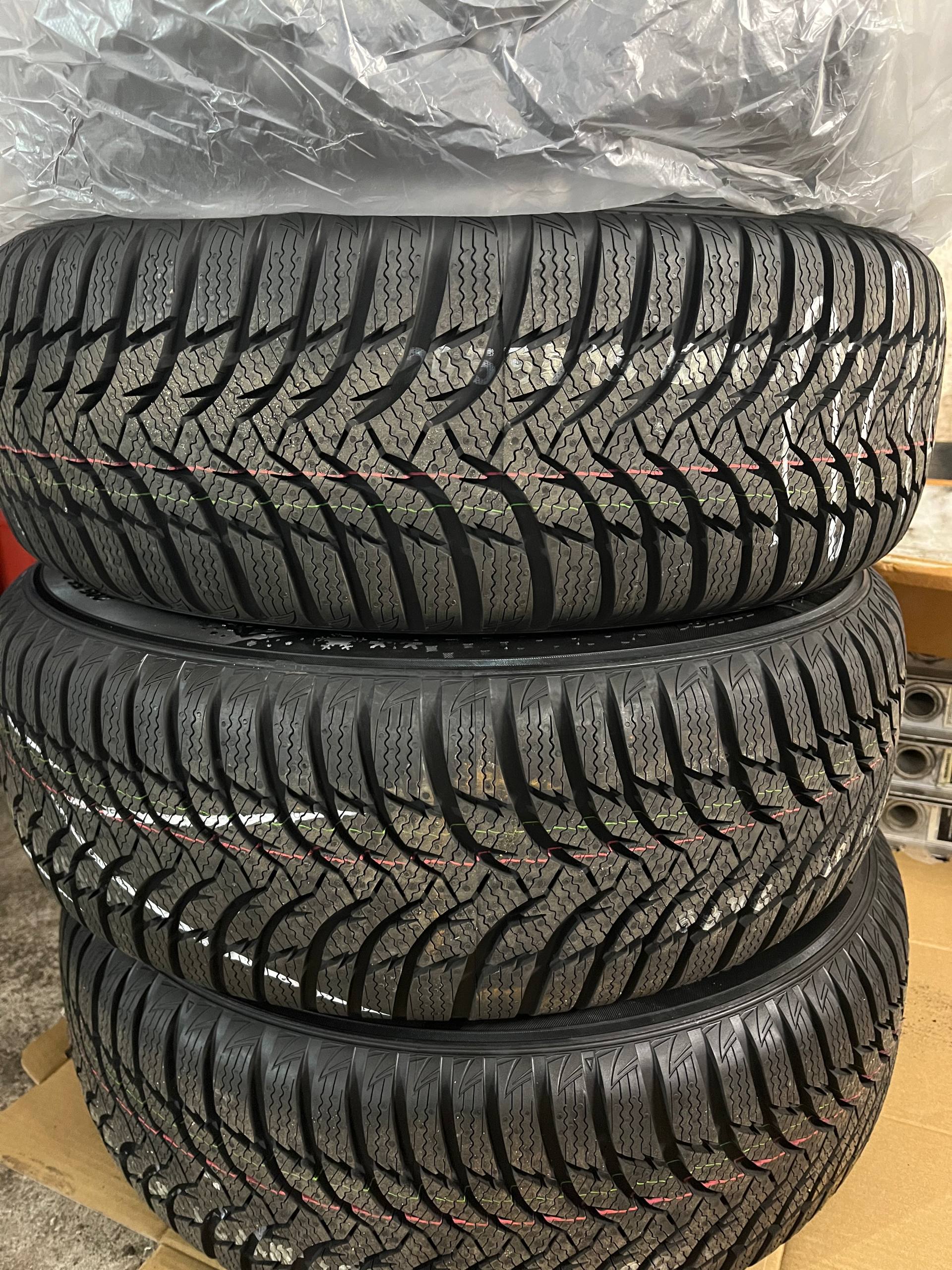 Продам зимнюю резину 205/55/16 - Авто в Калининград