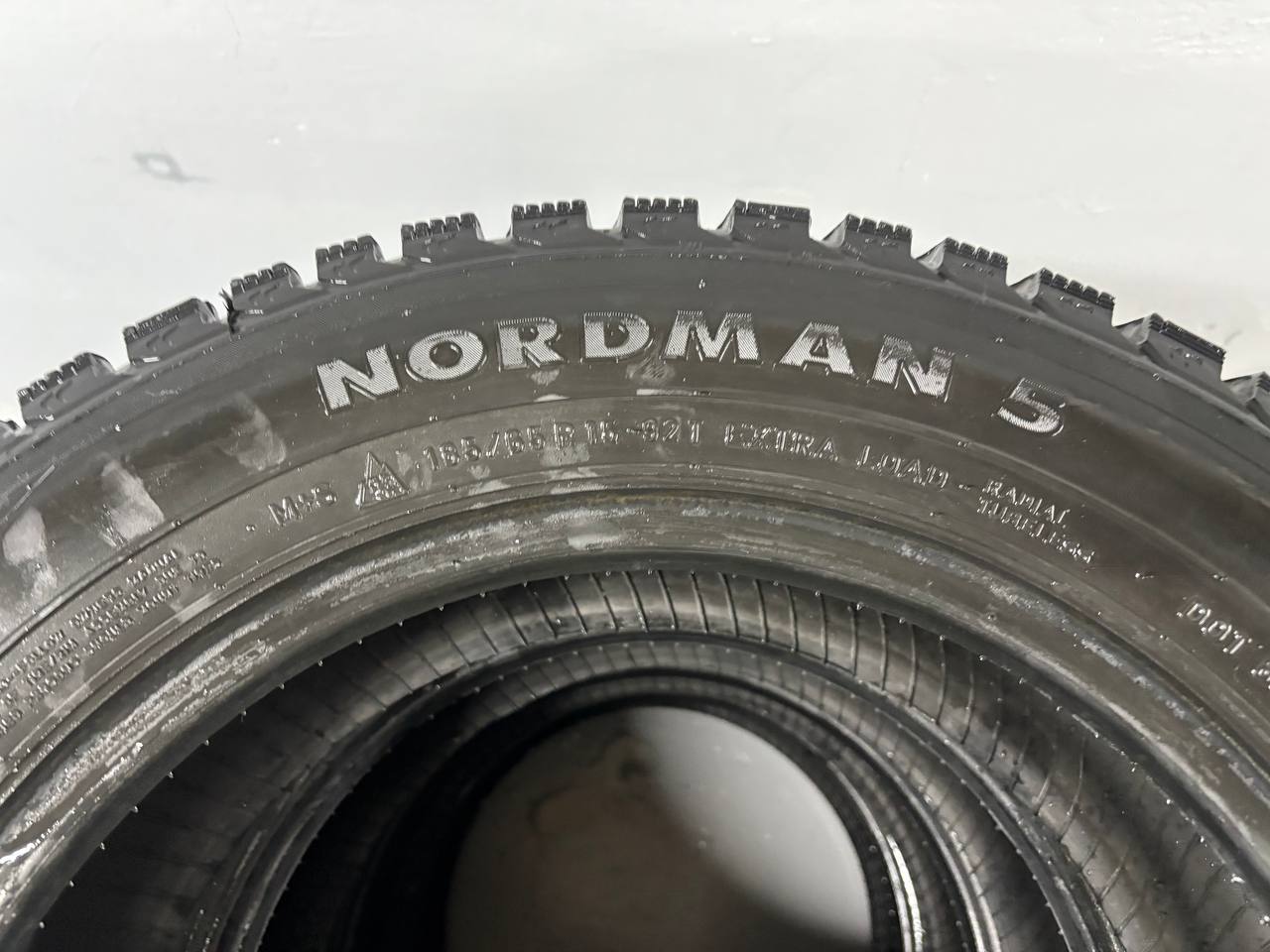 Продам зимние шипованные шины Nordman 5 - Авто в Сургут - фото 2