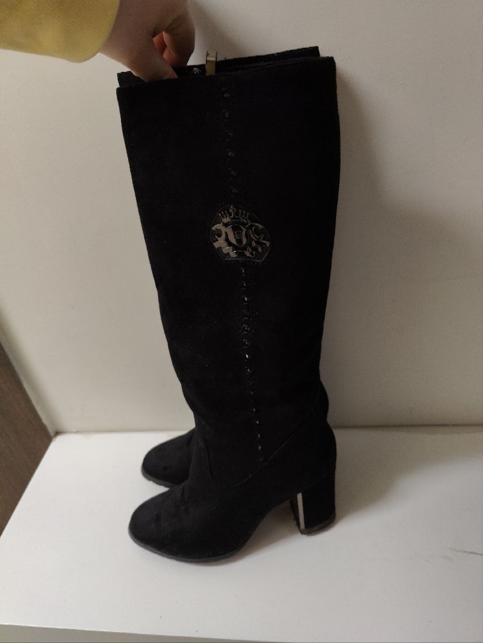 Продажа обуви разных брендов - Одежда в Сургут