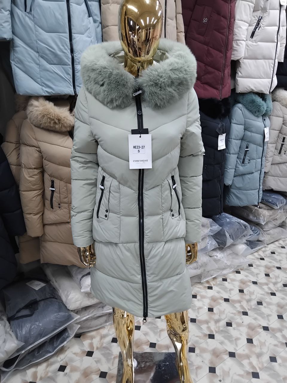 Продам зимний пуховик - Одежда в Сургут