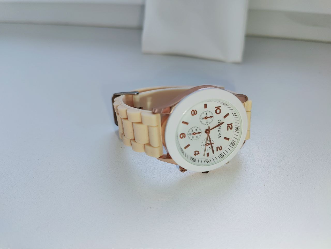 Часы с силиконовым ремешком и бижутерия - Одежда в Белгород