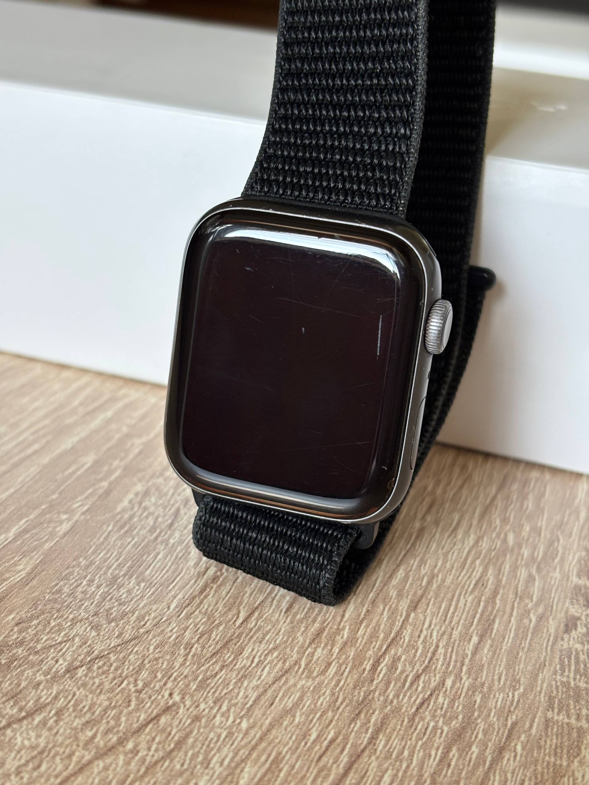 Продам часы Apple Watch 4 (44 mm) - Электроника в Стрежевой