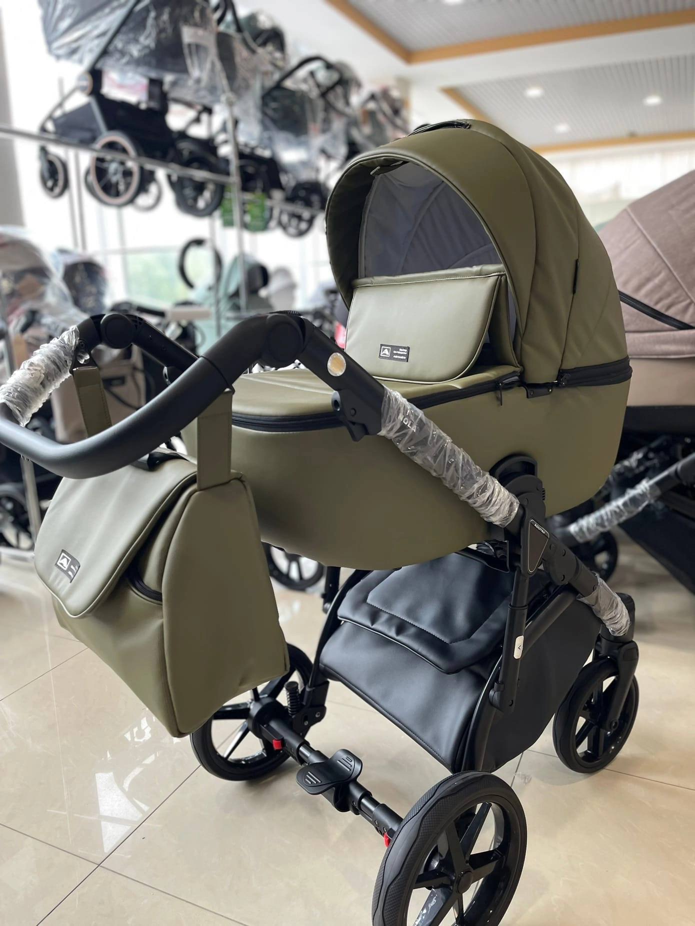 Продам коляску Adamex 2 в 1 - Товары для детей в Стрежевой