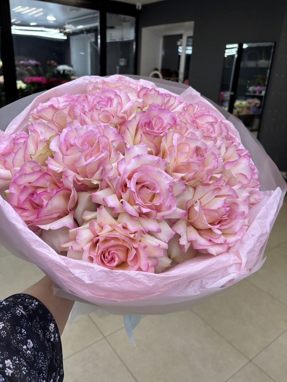 Салон цветов Million roses и Цветочный Экстаз - Услуги в Сургут