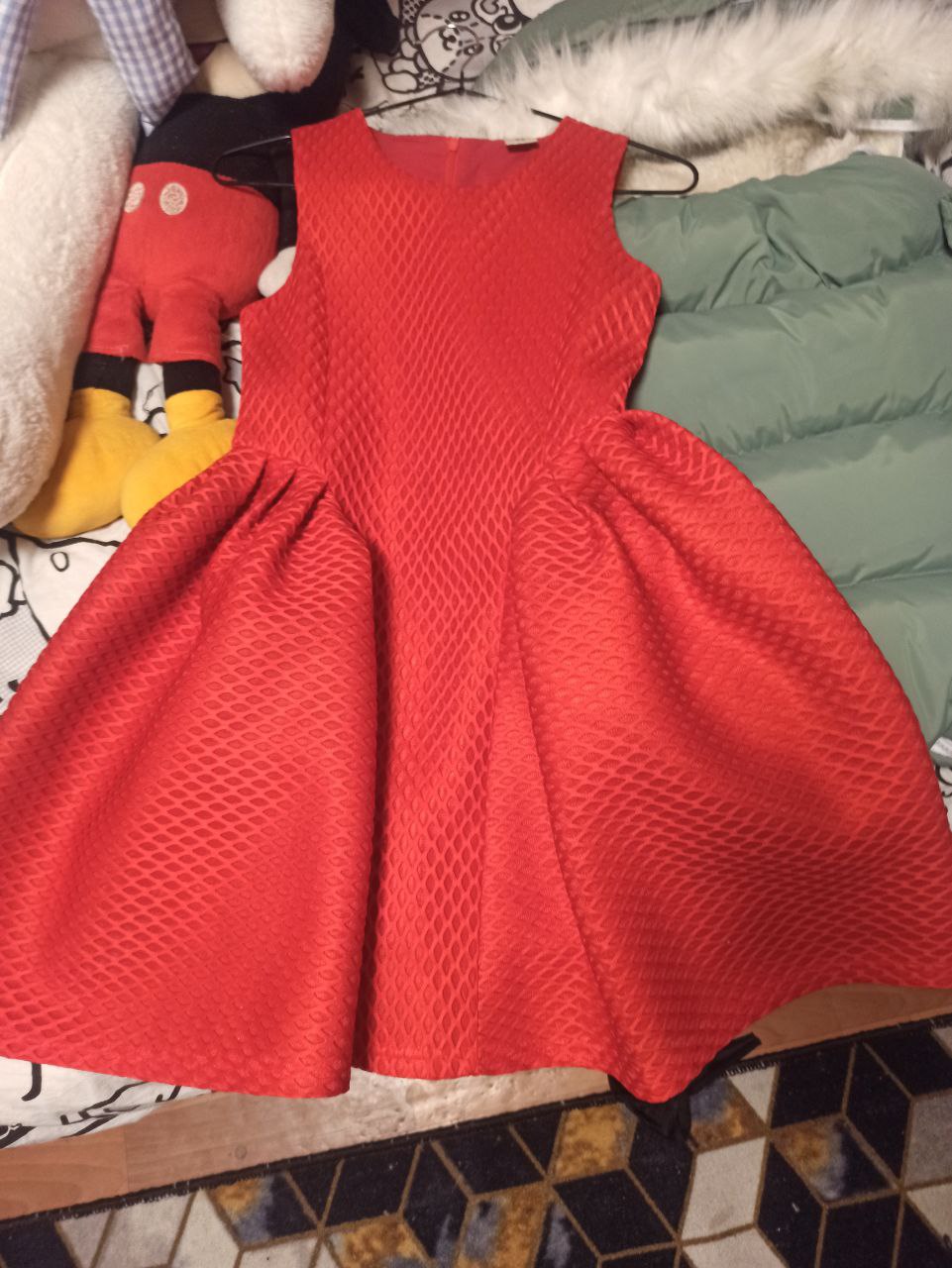 Яркое классное платье на любой праздник - частное объявление в Бийск