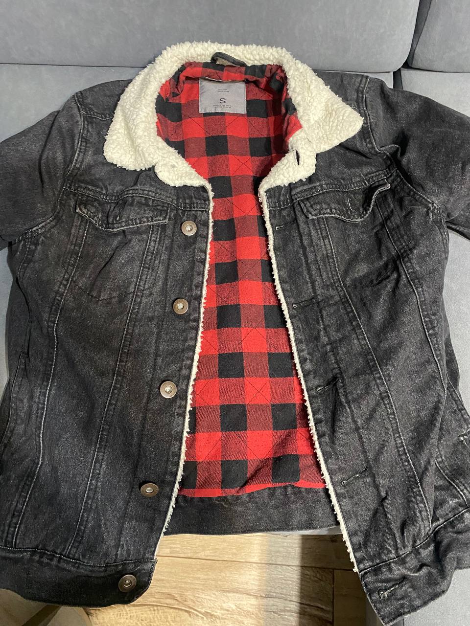 Продам джинсовку мужскую с ручной работой - Одежда в Бийск