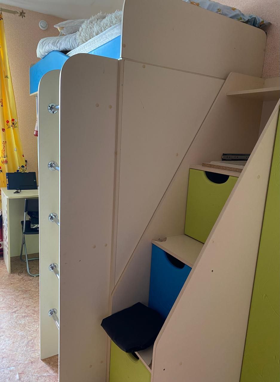 Продам детскую Чердак кровать и кресло с пуфиком - частное объявление в Нижний Новгород