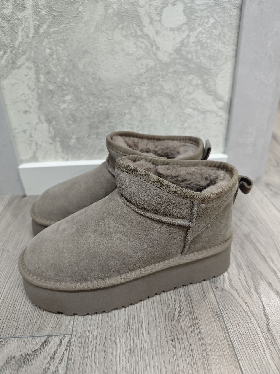 Новые Угги натуральная замша и натуральный мех 36 размер - Одежда в Балашиха - фото 2