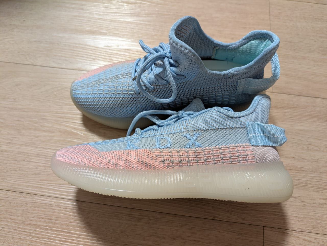 Новые светящиеся кроссовки 37 размер - Одежда в Новосибирск