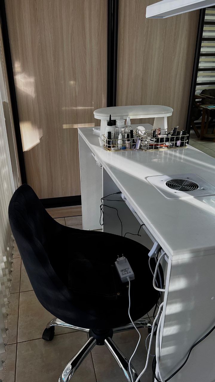 Аренда рабочего места для мастера маникюра и педикюра - Услуги в Новосибирск