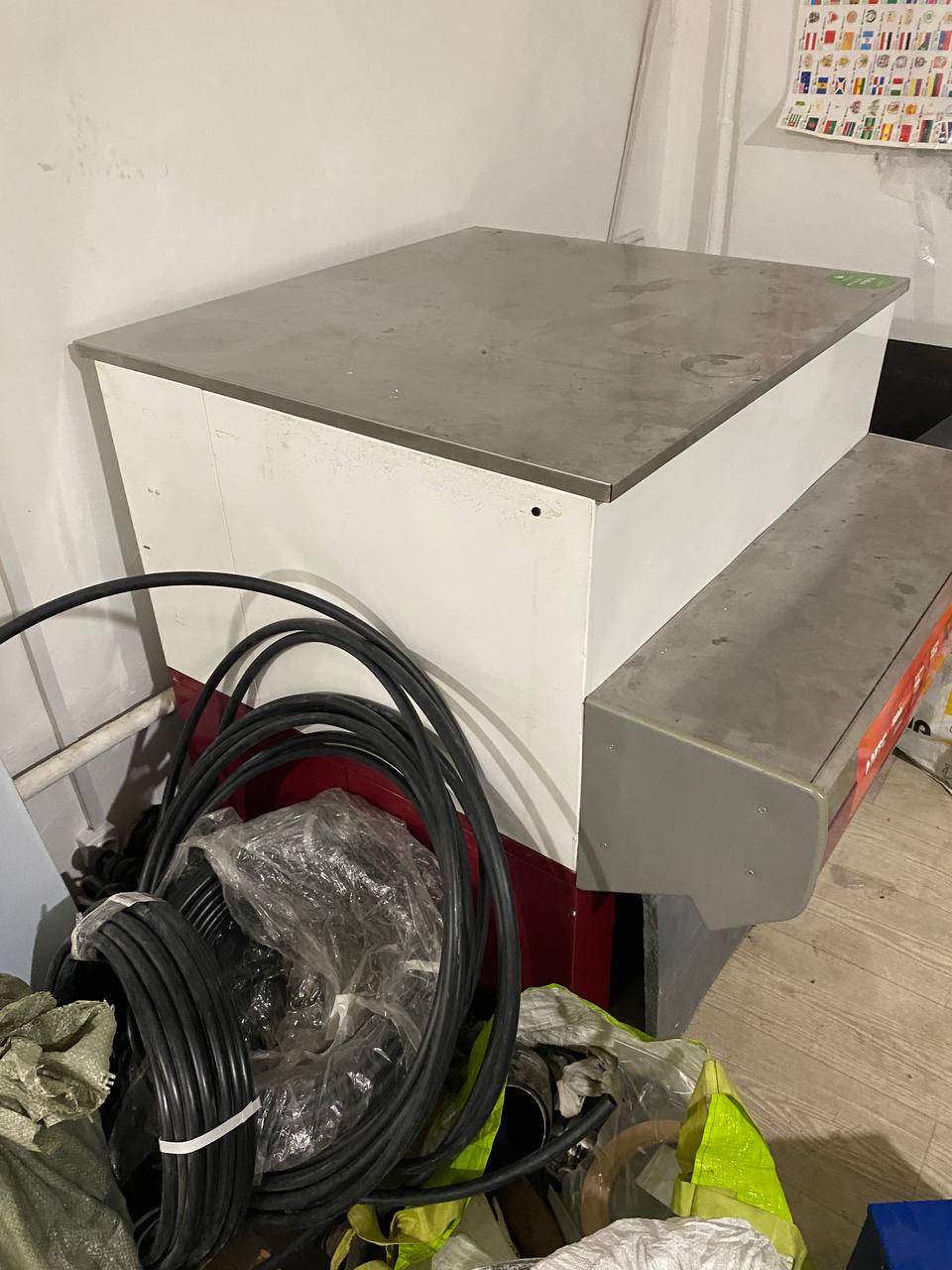 Продаю торговую тумбу - частное объявление в Москва