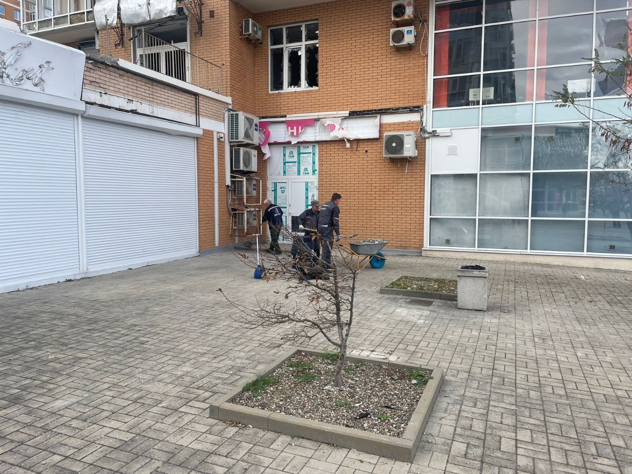 Уборка дворовой территории после атаки БПЛА - Услуги в Новороссийск