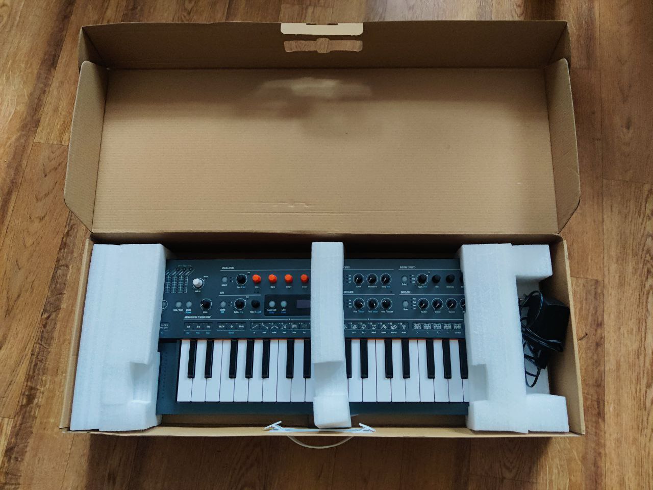 Продам синтезатор Arturia Minifreak - Электроника в Санкт-Петербург