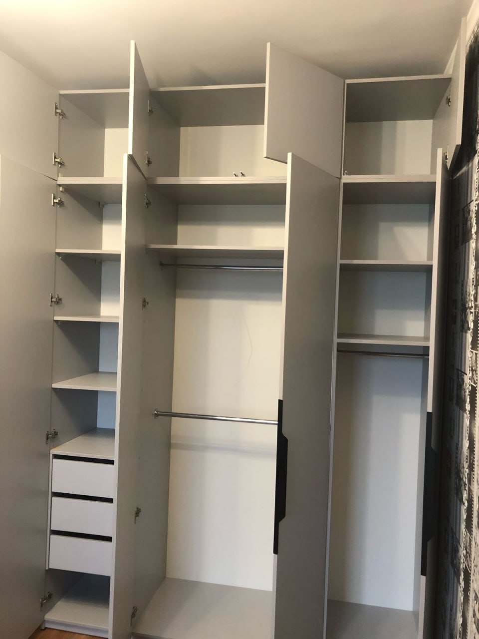 Шкафы-купе, распашные шкафы, кухни и рабочие зоны для детей - Для дома и дачи в Нижневартовск