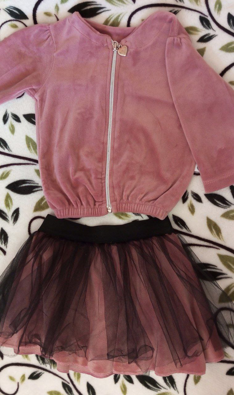 Продаю костюм для девочки 12 месяцев - частное объявление в Армавир