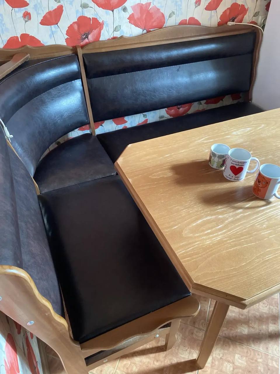 Продаётся кухонный уголок и стол - частное объявление в Армавир