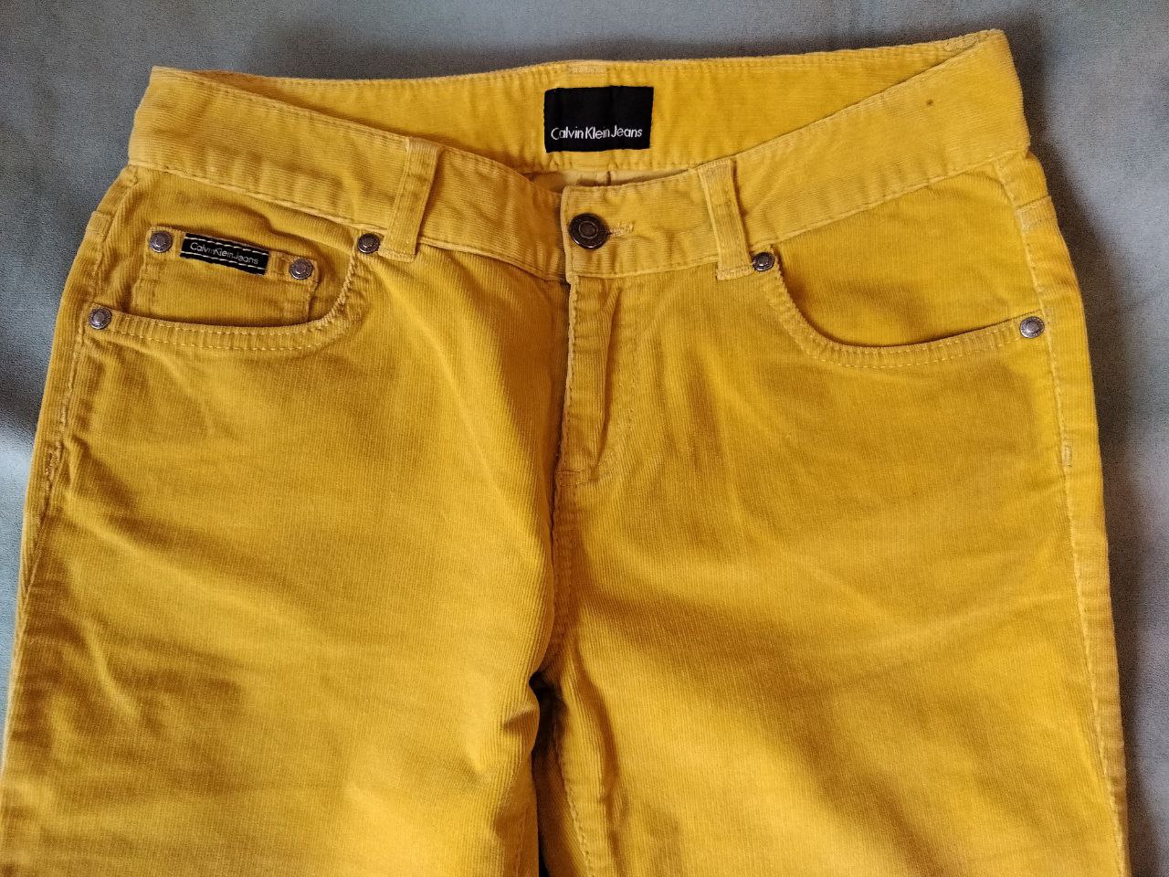 Продам Яркие джинсы Calvin Klein микровельвет - Одежда в Москва