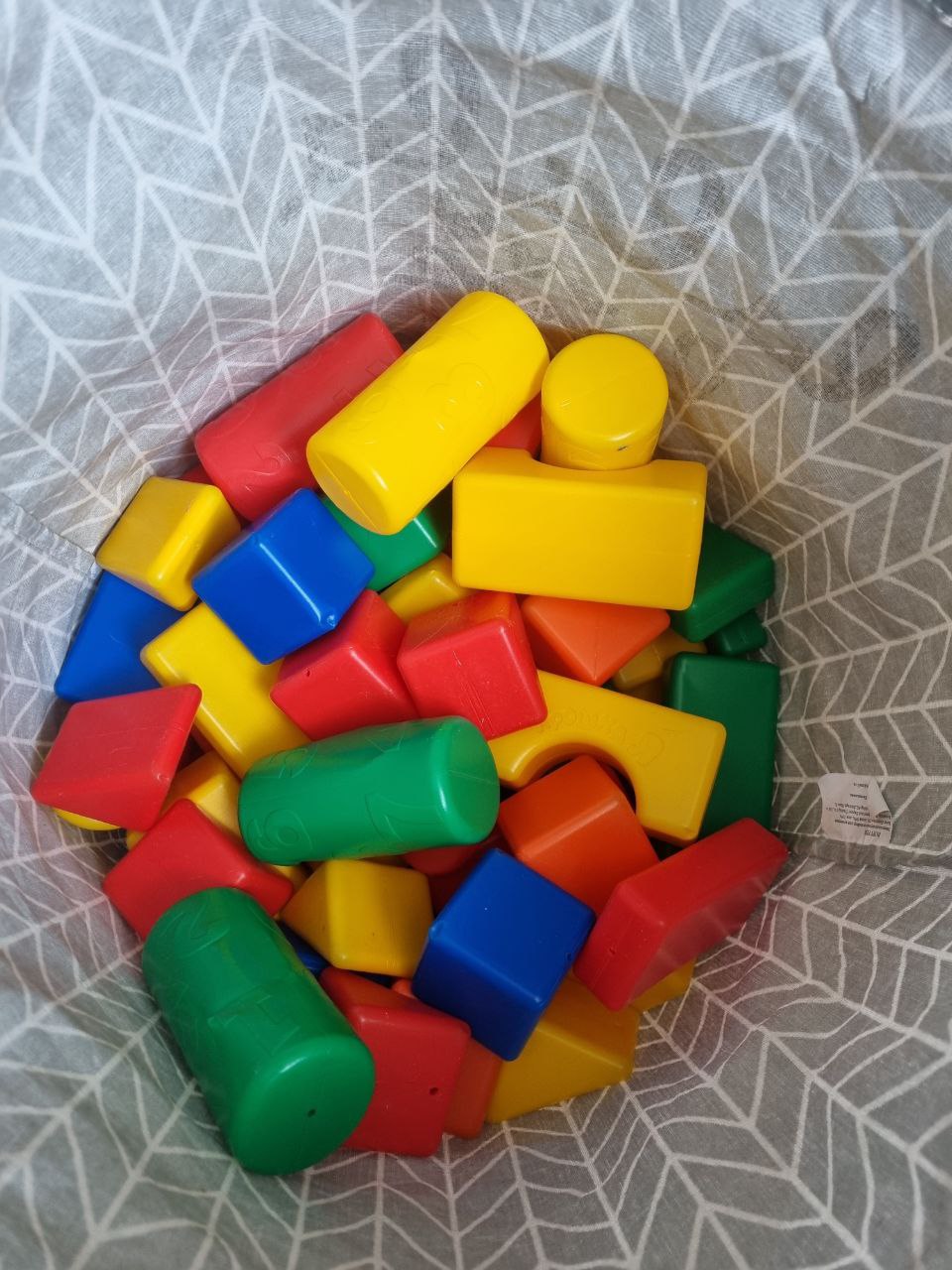 Продам пирамиду и набор кубиков - Товары для детей в Томск