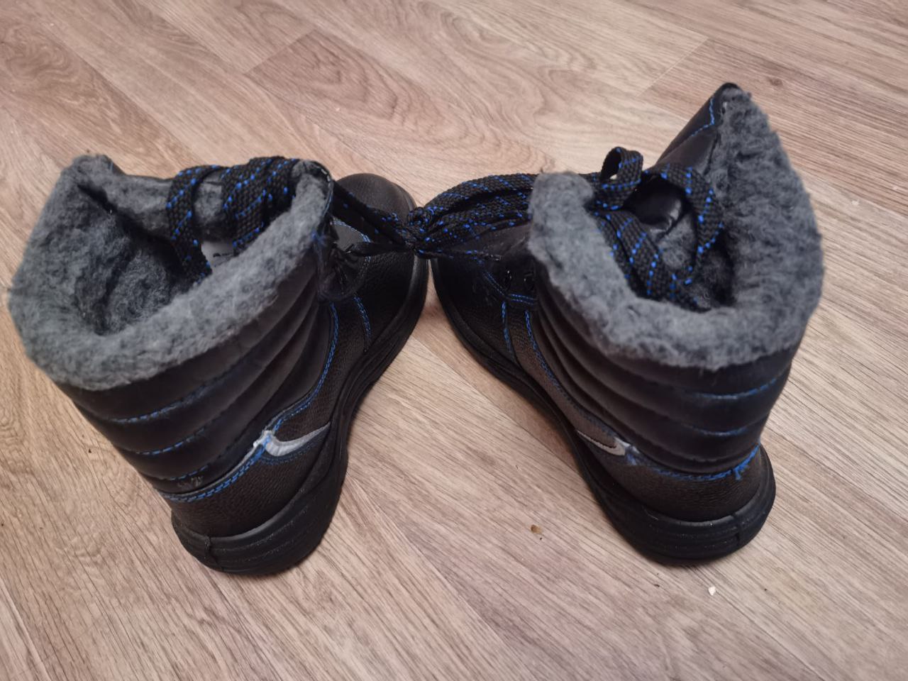 Продам спецобувь размер 42 - Одежда в Томск