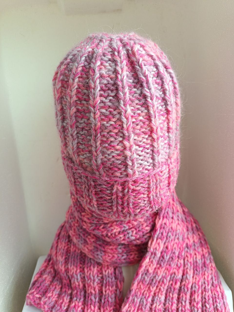 Шапочка из полушерсти с шарфиком - частное объявление в Люберцы