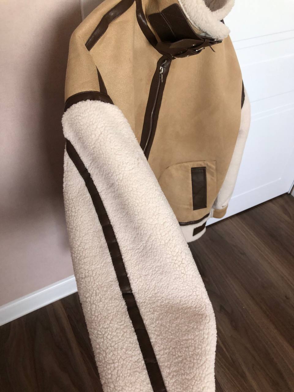 Куртка-дубленка интересного дизайна - Одежда в Орск - фото 2