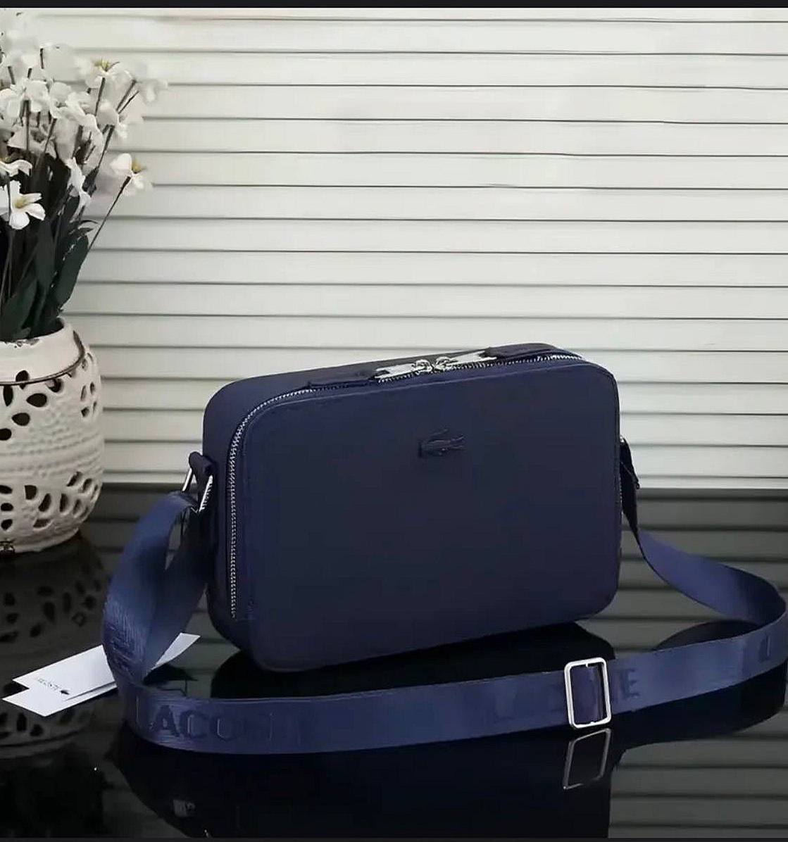 Продам сумку Lacoste - Одежда в Москва