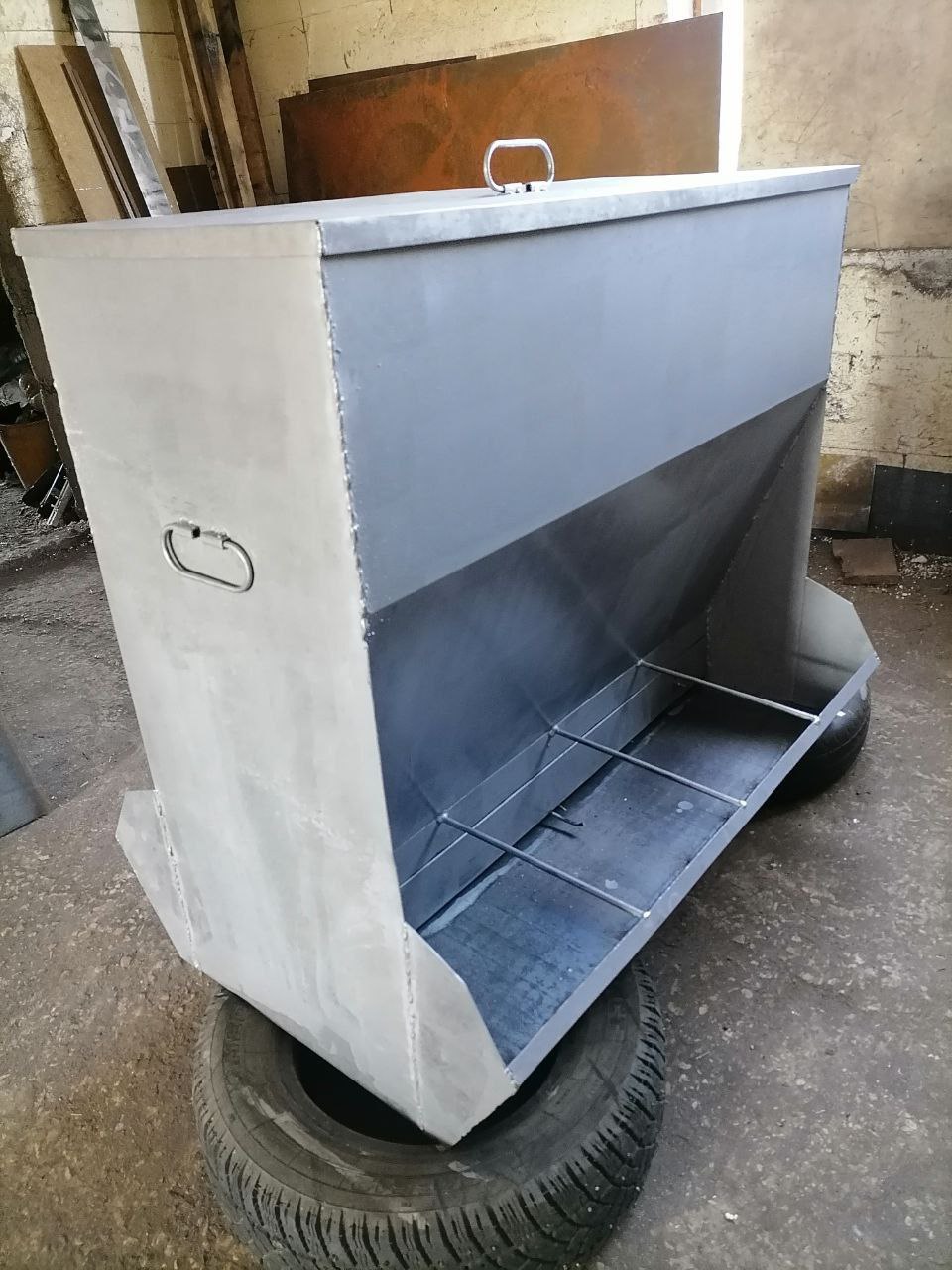 Бункерные кормушки для свиней - Для дома и дачи в Тольятти