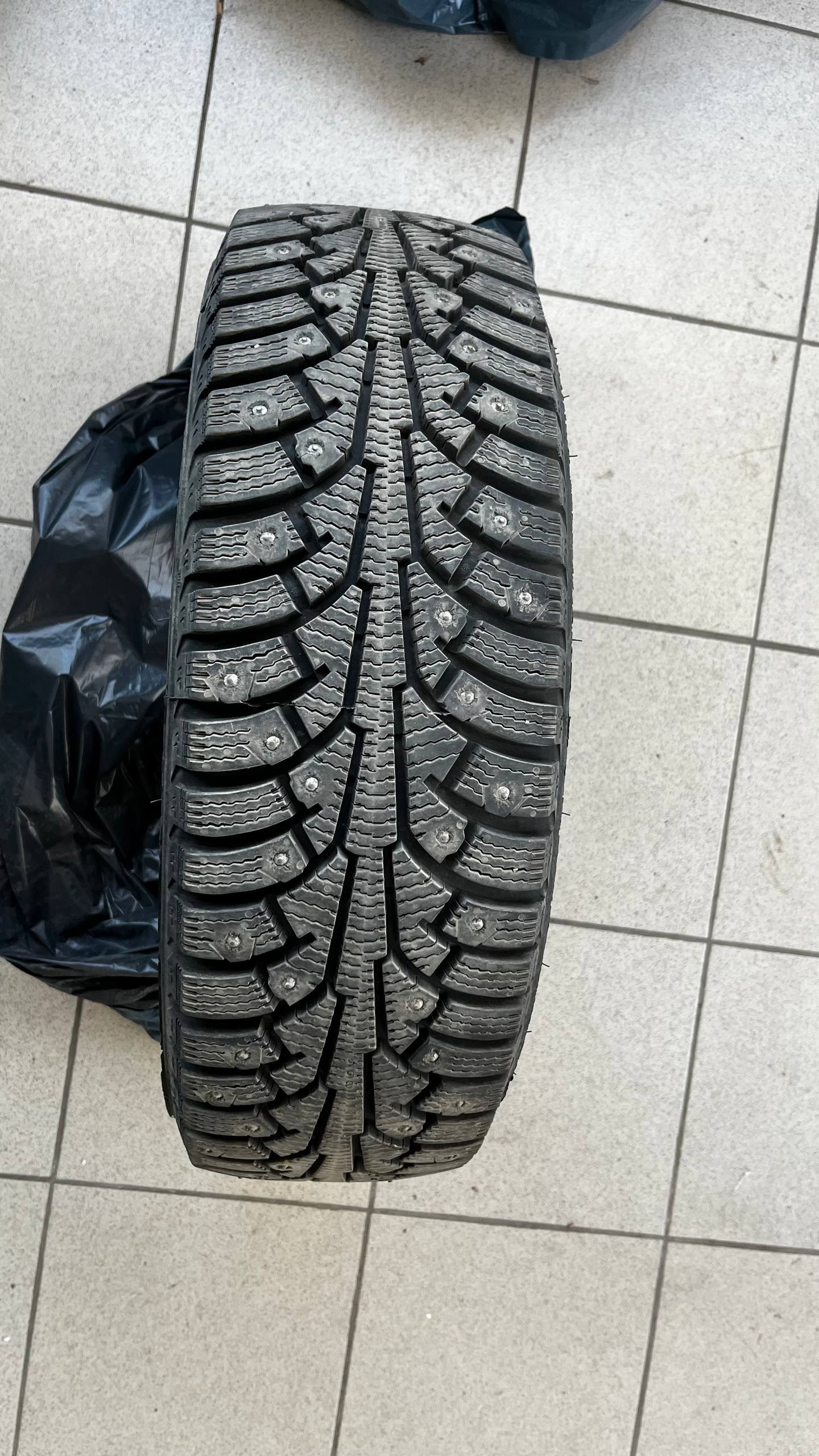 Продаётся комплект зимней шипованной резины Nokian Nordman 5 - Авто в Тольятти - фото 4
