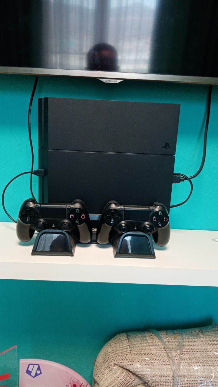 Продам приставку PS4 - частное объявление в Новороссийск