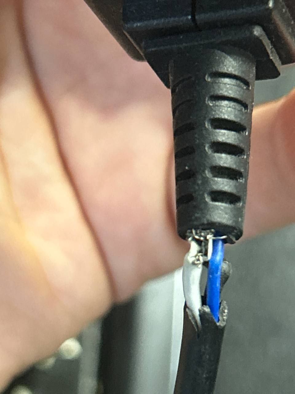 Поломка провода от старого ноутбука - Электроника в Калининград - фото 2