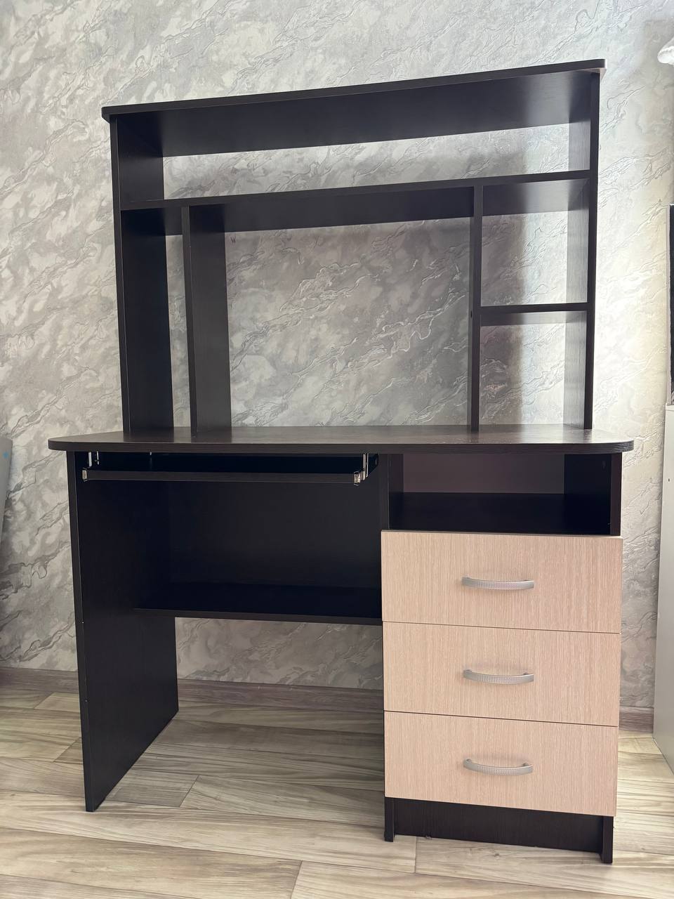 Продам письменный стол и матрас - Для дома и дачи в Южно-Сахалинск