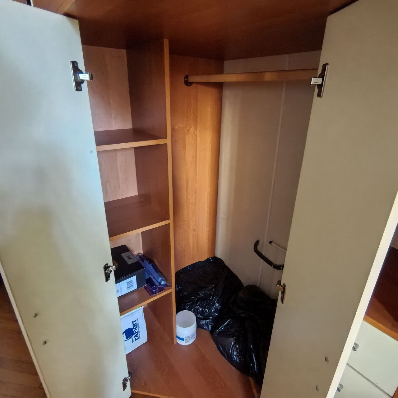 Продам два уголка школьника - частное объявление в Сочи