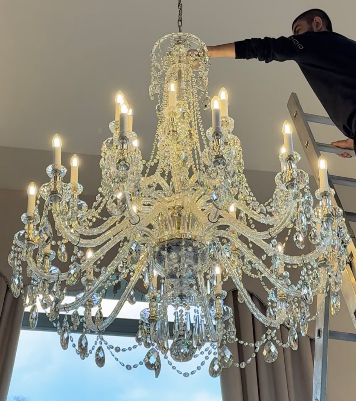 Профессиональная мойка люстр - Услуги в Сочи