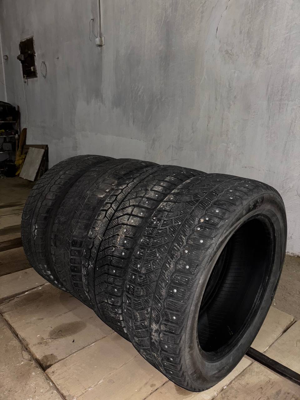 Продам зимнюю шипованную резину - частное объявление в Чита
