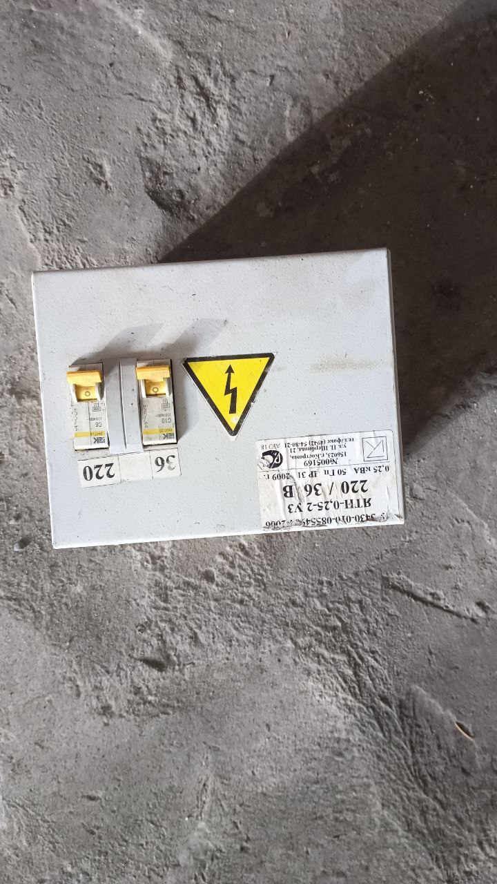 Продам понижающий трансформатор 220В на 36В - Электроника в Чита