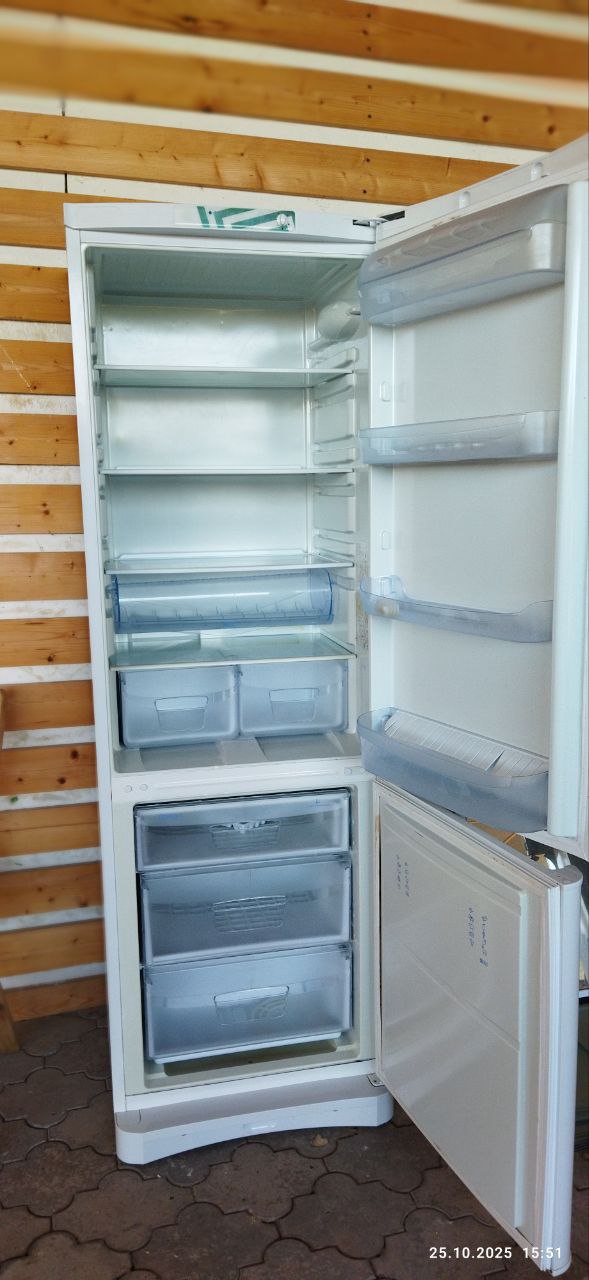 Продам холодильник Индезит - Для дома и дачи в Севастополь
