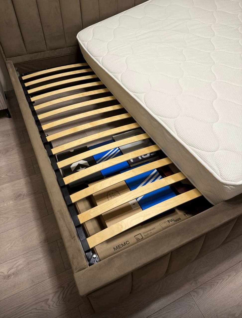 Кровать на ламелях коричневая велюровая - Для дома и дачи в Подольск