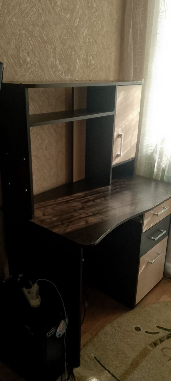 Продам добротный стол письменный рабочий - Для дома и дачи в Владивосток