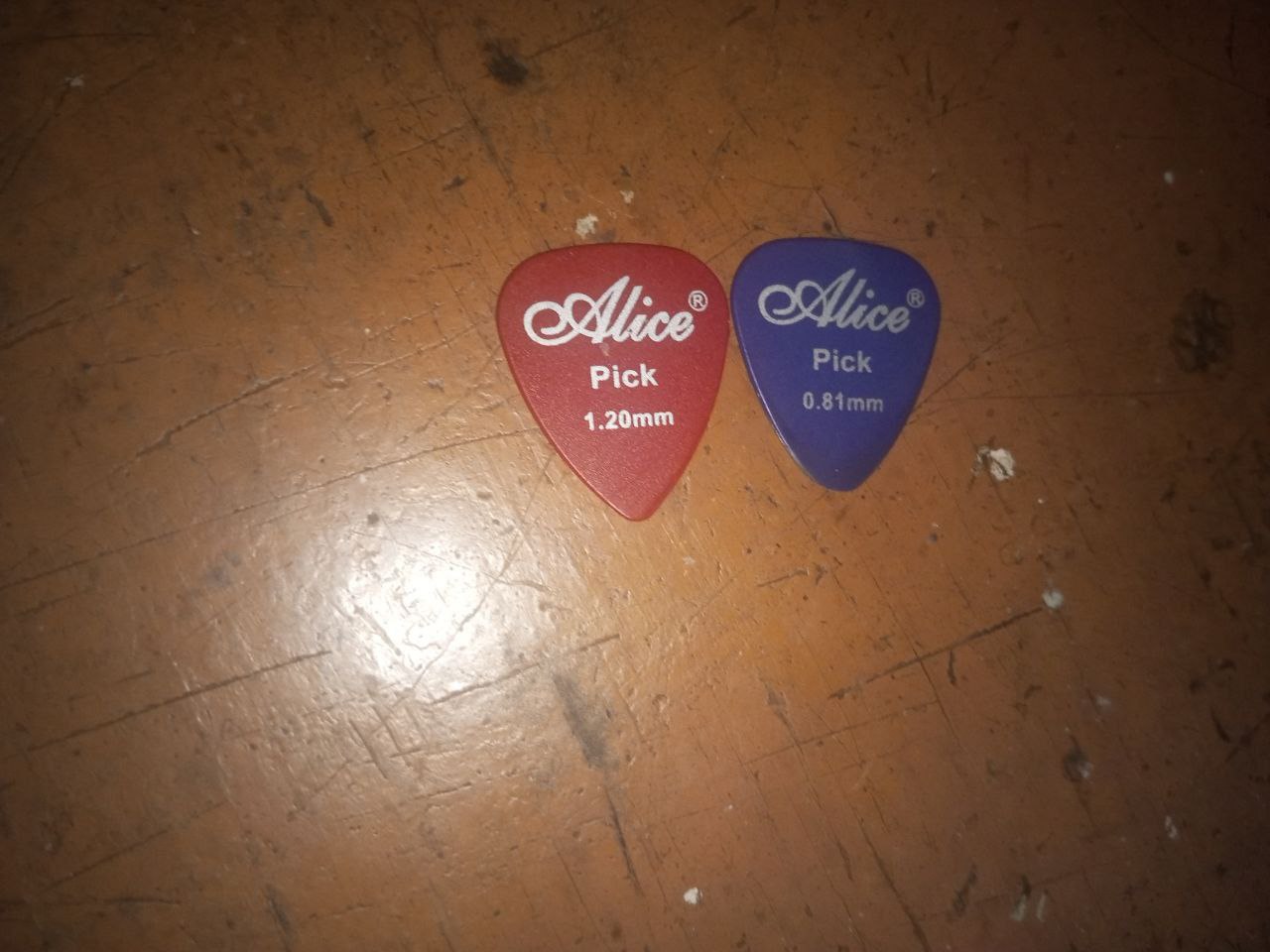 Продам гитару 6,5 срочно - Хобби и отдых в Владивосток