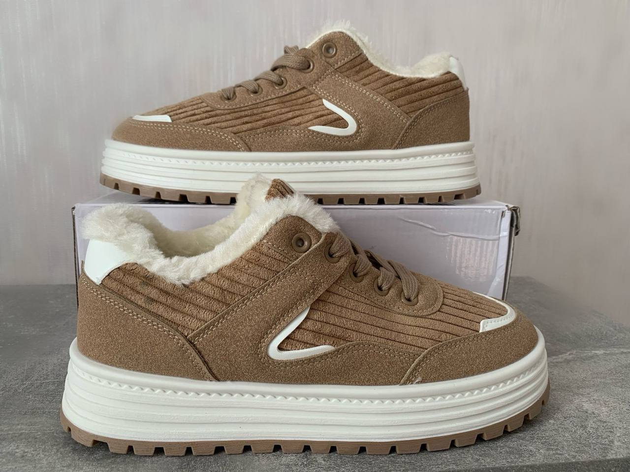 Кроссовки оптом - Одежда в Новосибирск