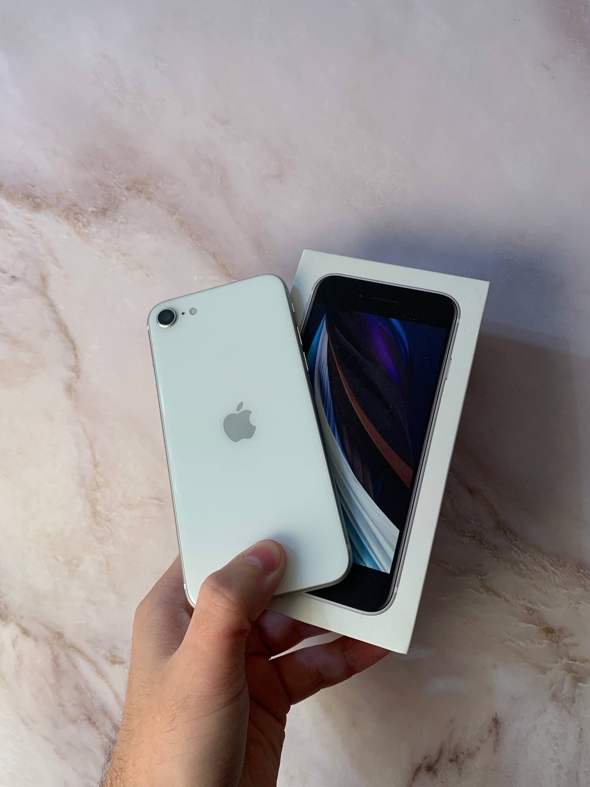 iPhone SE 2020 64gb - Электроника в Барнаул