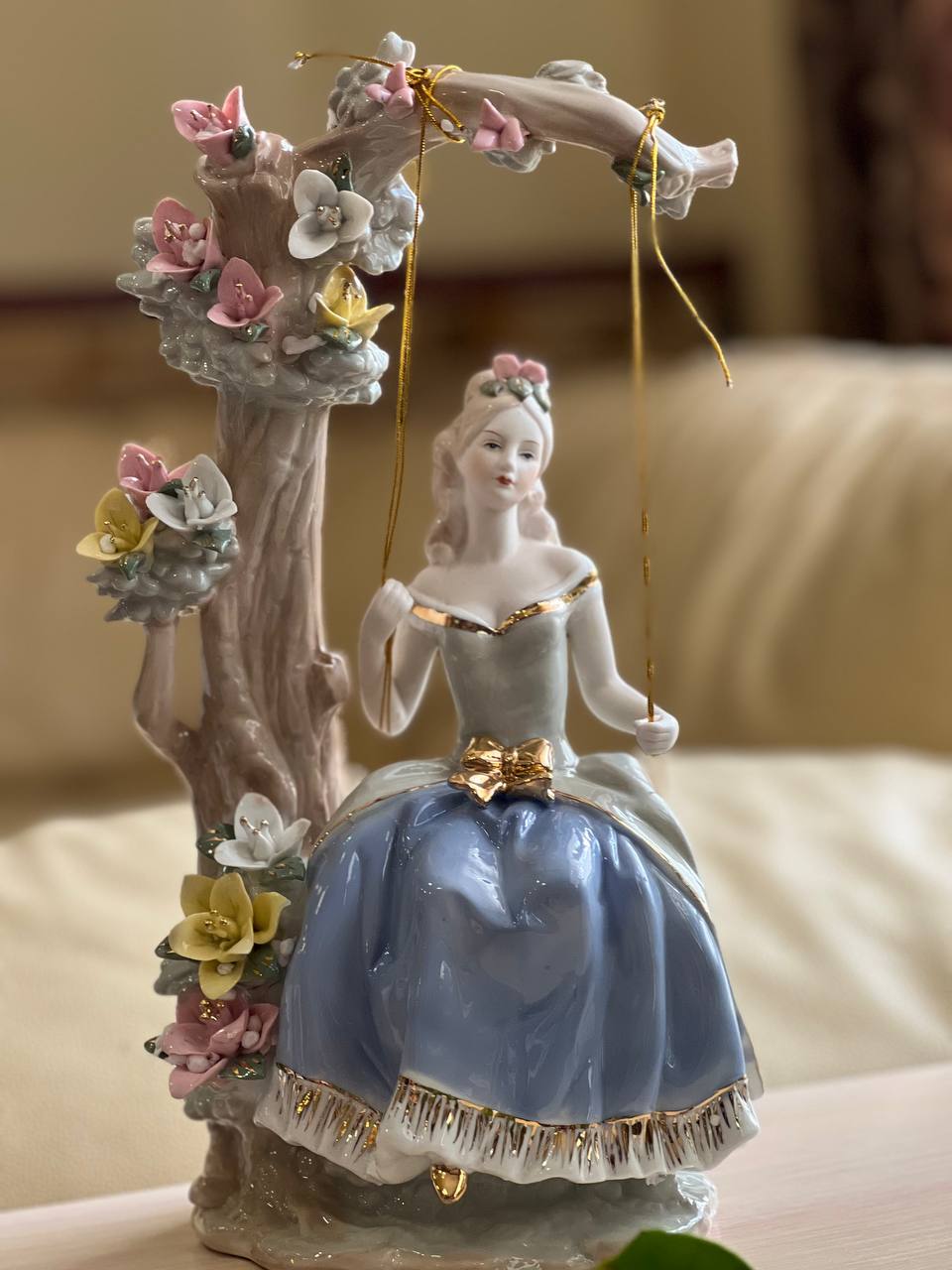 Фарфоровая статуэтка высотой 45 см - Хобби и отдых в Таганрог