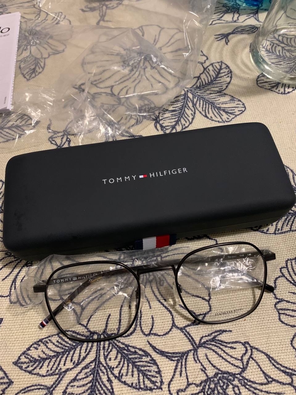 Оправа Tommy Hilfiger новая - Одежда в Москва