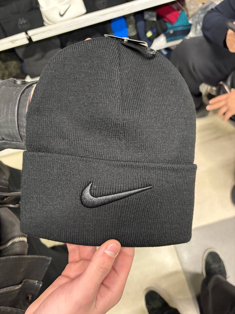 Новые шапки Nike - частное объявление в Екатеринбург