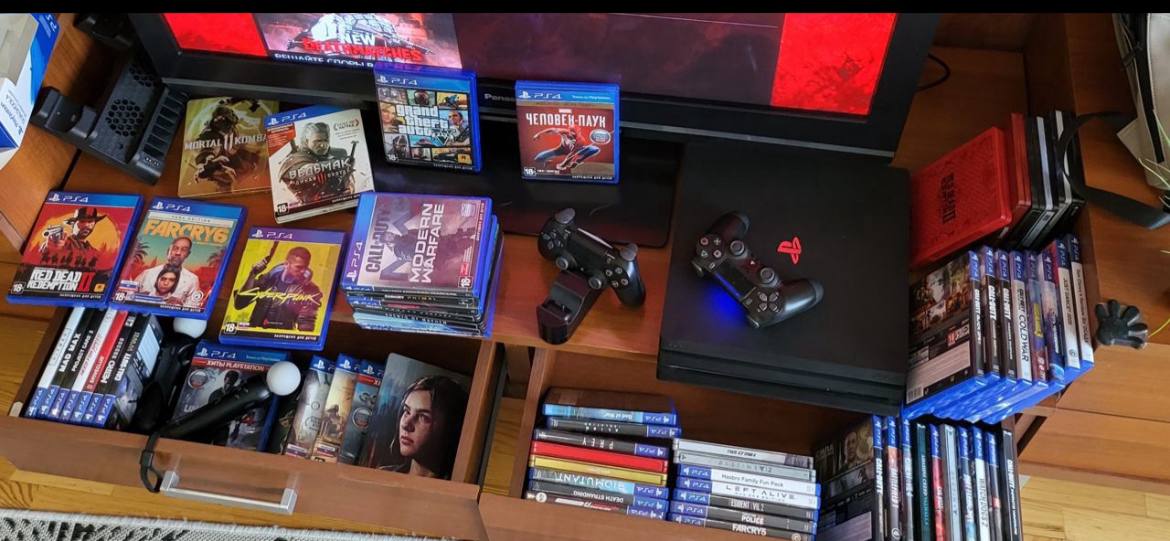 Продажа Sony PlayStation 4 PRO 1TB с играми - частное объявление в Томск