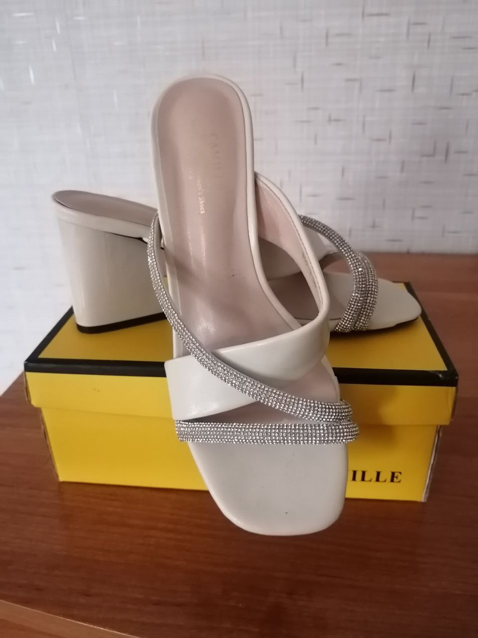 Новые босоножки с стразами - Одежда в Оренбург - фото 2