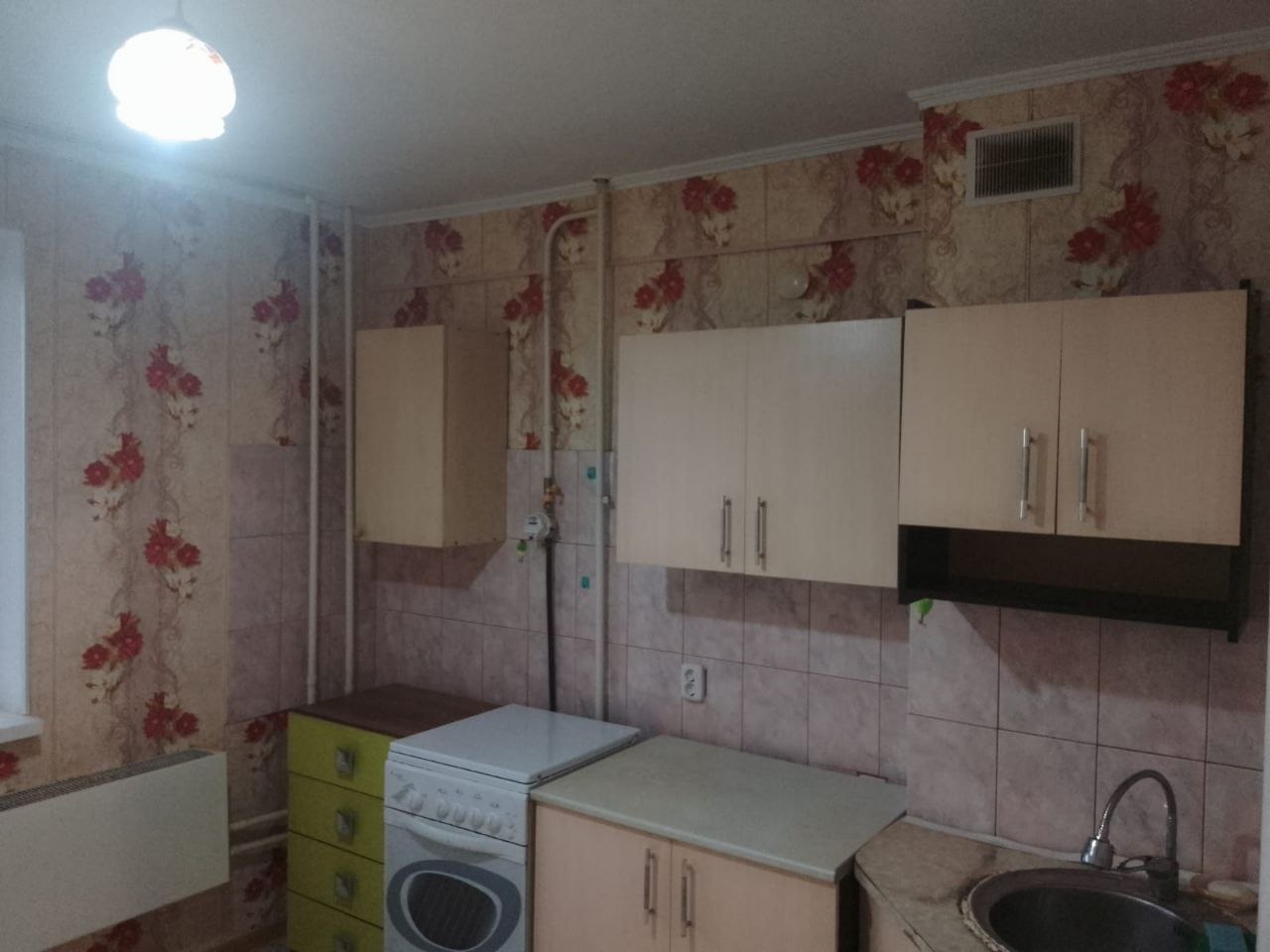 Сдается однокомнатная квартира 6-а микрорайон - частное объявление в Курган