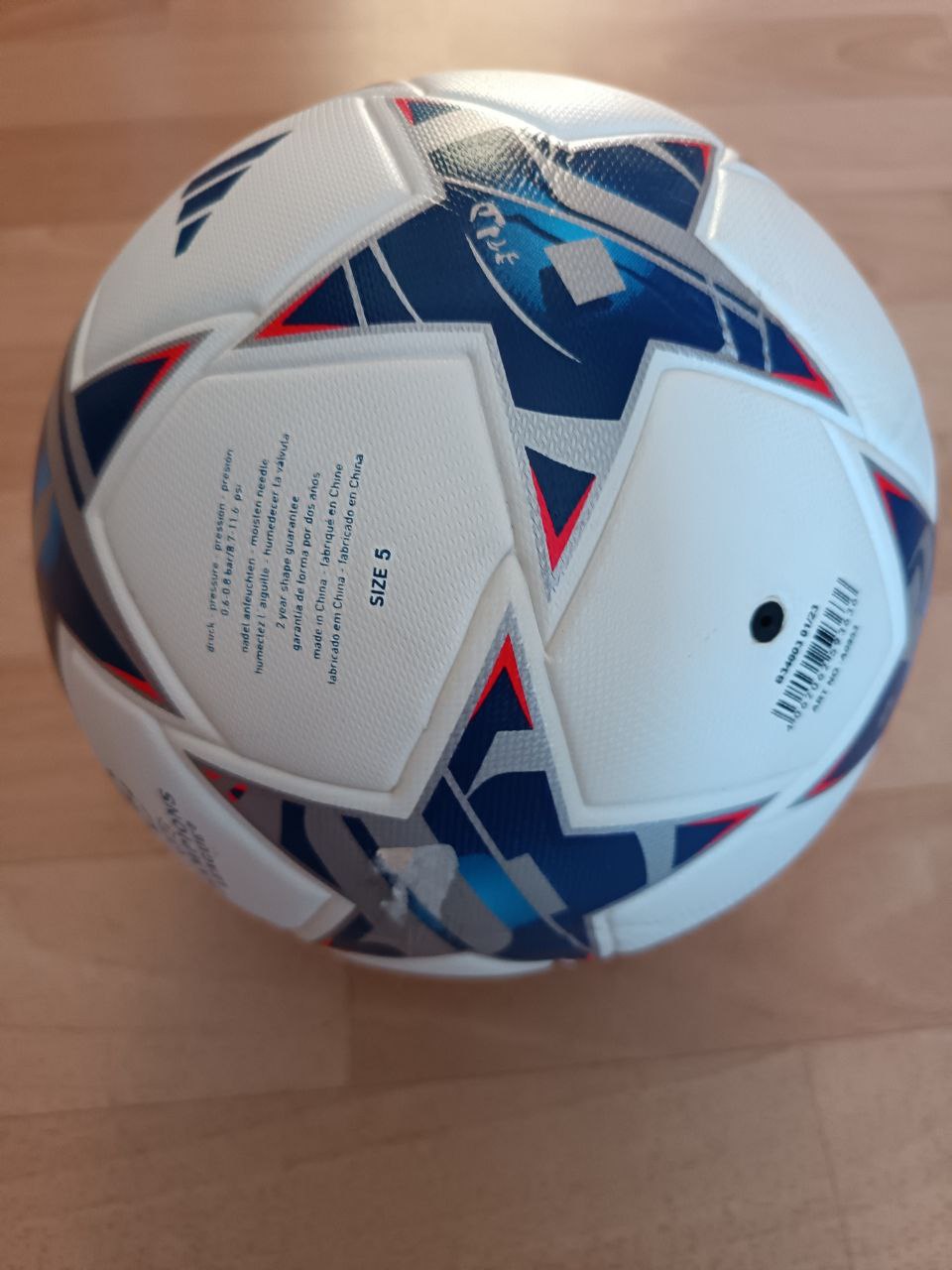 Официальный мяч плей-офф Лиги чемпионов мира по футболу 2023-2024 гг. - Хобби и отдых в Хабаровск